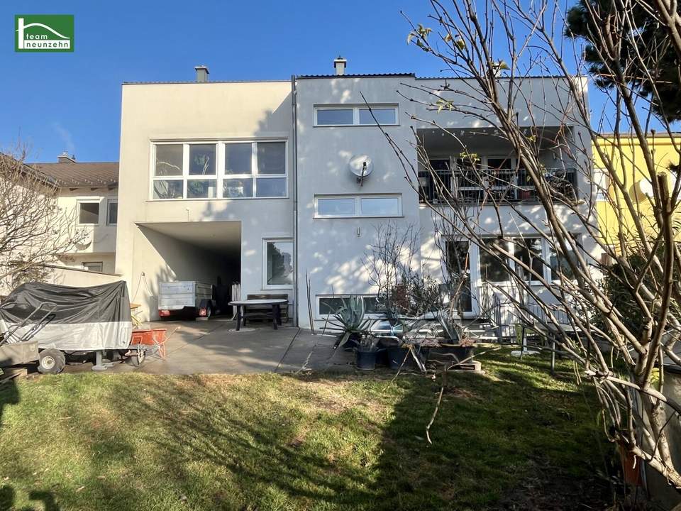Fast neues Mehrfamilienhaus mit 2 bis 4 Wohnungen (über je 90m² ), einem Büro im EG mit 3,20 Raumhöhe, voll unterkellert mit FB-Heizung und RH von 2,85 Meter. Aufstockung & Zubau möglich!
