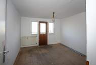 Kleines Haus mit Nebengebäude