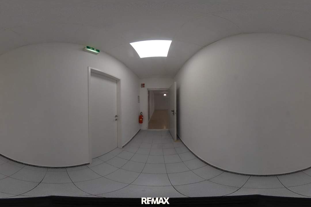 **Einzigartige Gewerbeimmobilie im historischen Gebäude, modern saniert, Top1, 243m² &amp; Top2, 221m², flexibel zusammenlegbar, großzügige Parkflächen**