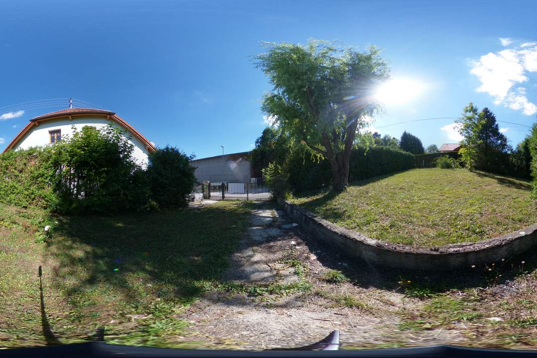 Schönes Grundstück mit sanierungsbedürftigem Haus – ideal für Bastler und Visionäre