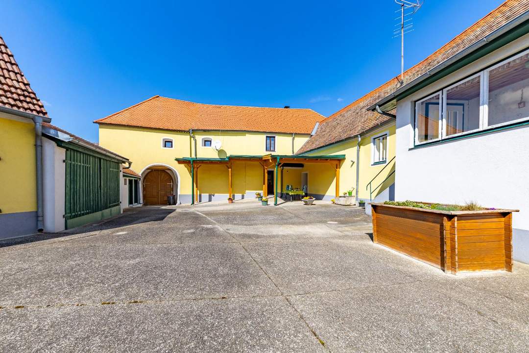 Vielseitige Gewerbe- und Wohnliegenschaft: Hallenflächen, Wohngebäude und großzügiges Grundstück – Jetzt Top Preis sichern!