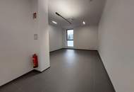 Praxis, Büro oder Geschäftsräumlichkeit im Erdgeschoss inkl. 1 TG Parkplatz - Top 5
