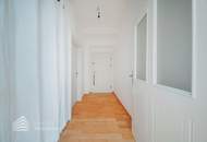 Großzügige 4-Zimmer Altbauwohnung mit Terrasse