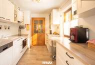 Traumhaftes Einfamilienhaus in sonniger Grünlage | Großer Garten | Pool | Terrasse &amp; Balkon | Doppelcarport &amp; Garage!