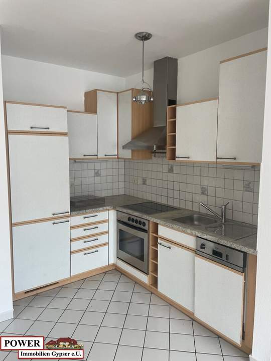 2 Zi. Wohnung mit großer Terrasse - Wohnen in zentraler Lage !!