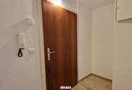 Trendig-sanierte 2,5-Zimmer-Wohnung mit Balkon in zentraler Lage