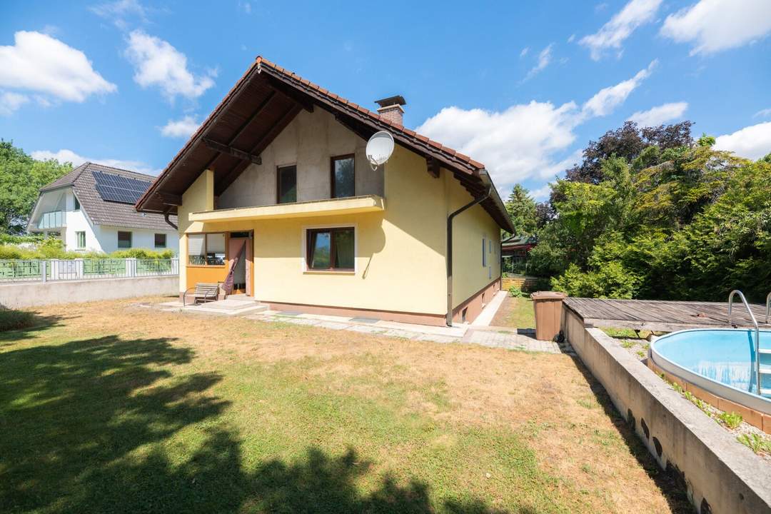 Ruhelage: Einfamilienhaus in Teesdorf mit viel Stauraum und Garage