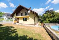 Ruhelage: Einfamilienhaus in Teesdorf mit viel Stauraum und Garage
