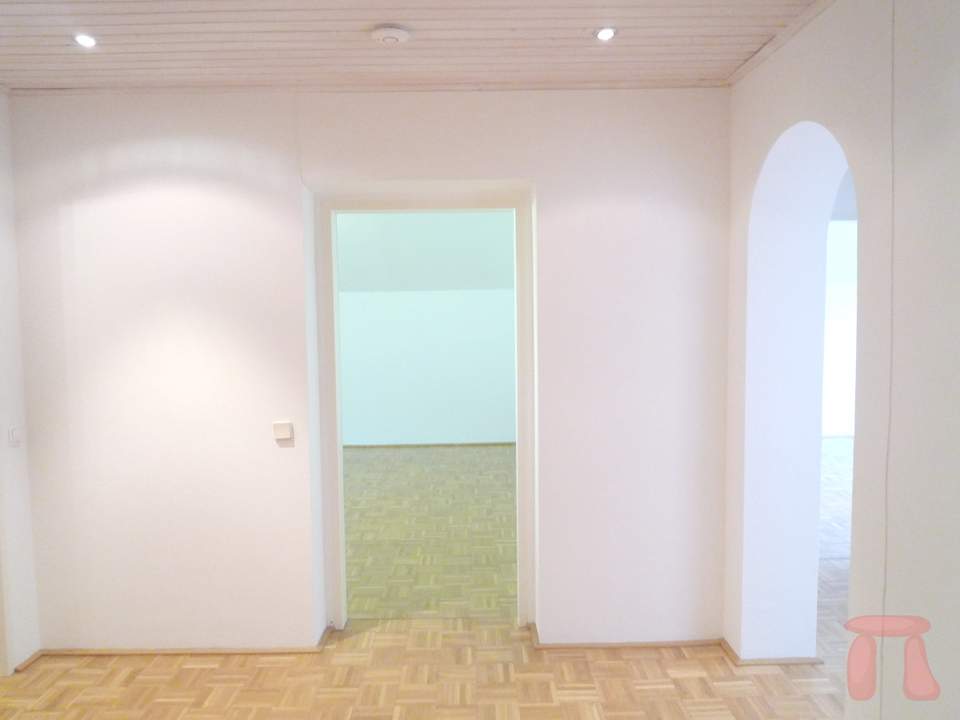 Großzügige Drei-Zimmerwohnung mit Südbalkon in grüner und ruhiger Lage