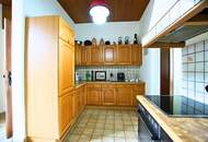 HISTORISCHE WOHNUNG & VIEL PLATZ! Großzügige 3-Zimmerwohnung Top-3!