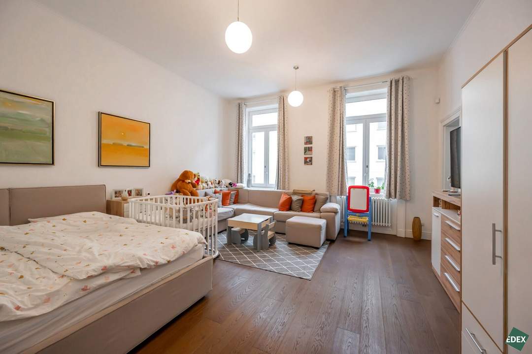 Exklusive Altbauwohnung mit hofseitigem Schlafzimmer und kleinem Balkon