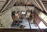 Renovierungsbedürftiges Haus mit zwei Wohneinheiten und viel Lagerfläche zu verkaufen!