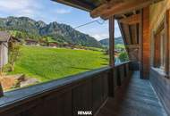 Frisch renovierter 3-Zimmer-Dachgeschosstraum mit zwei Balkonen und Tiroler Bergpanorama in Alpbach