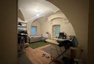 Ein Stück Geschichte mit Zukunft – sanierungsbedürftiges Haus in Traumlage gegenüber Schloss Hunyadi