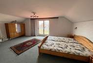 Sanierungsbedürftiges Haus auf großem Grundstück
