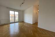 Helle Dachgeschoss-Wohnung im Botschaftsviertel // Bright top floor apartment in embassy quarter