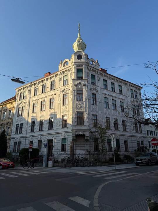 Julienhof – Historischer Altbau mit zeitlosem Charme und Potenzial