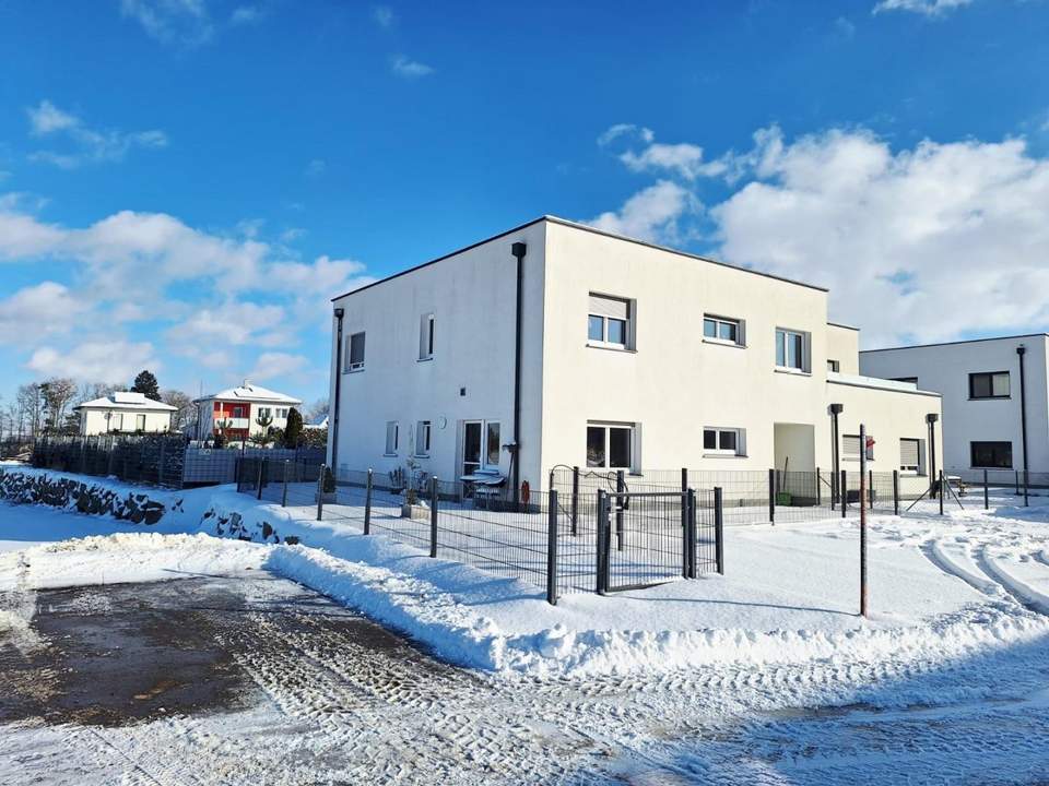 Neuwertige Gartenwohnung in ruhiger Lage