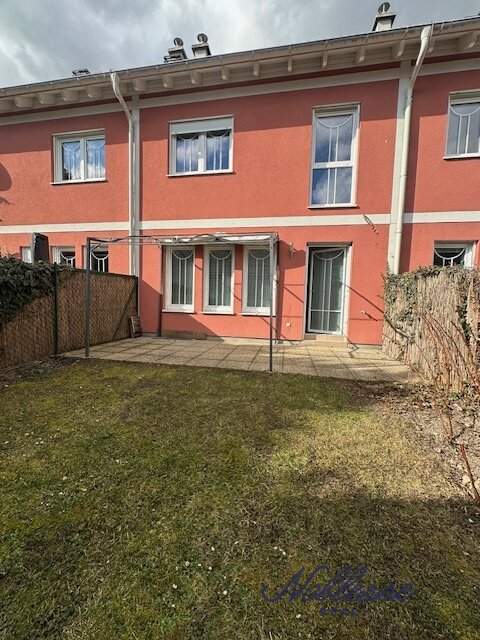 Zentral in der direkter Umgebung zur alten Donau, Donauzentrum, VIS und U1 Kagran - Großzügiges Mittelreihenhaus