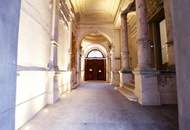 Bürofläche in generalsaniertem, prachtvollem Althaus Nähe Servitenviertel & Lycée