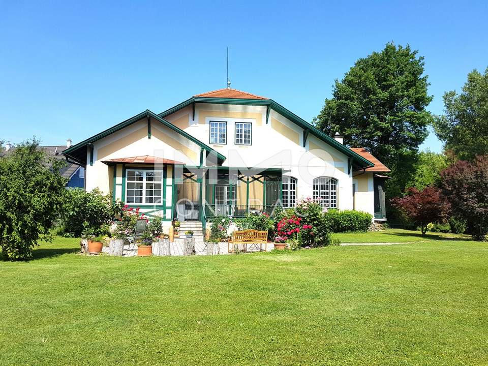 Französisches Jagd-Chalet – nur 30 Minuten von Wien: 2.480 m² Grundstück in unverbaubarer Ruhelage