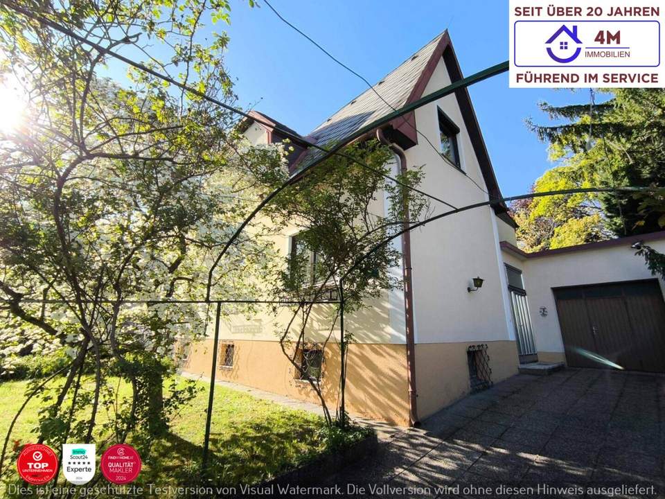 Außergewöhnliches Einfamilienhaus mit Geschichte, großzügigem Raumangebot, besonderem Charakter und parkähnlichem Garten.