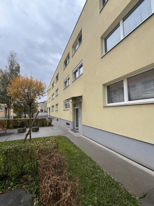 Drei- Vierzimmerwohnung mit 2 Bädern, teilbar