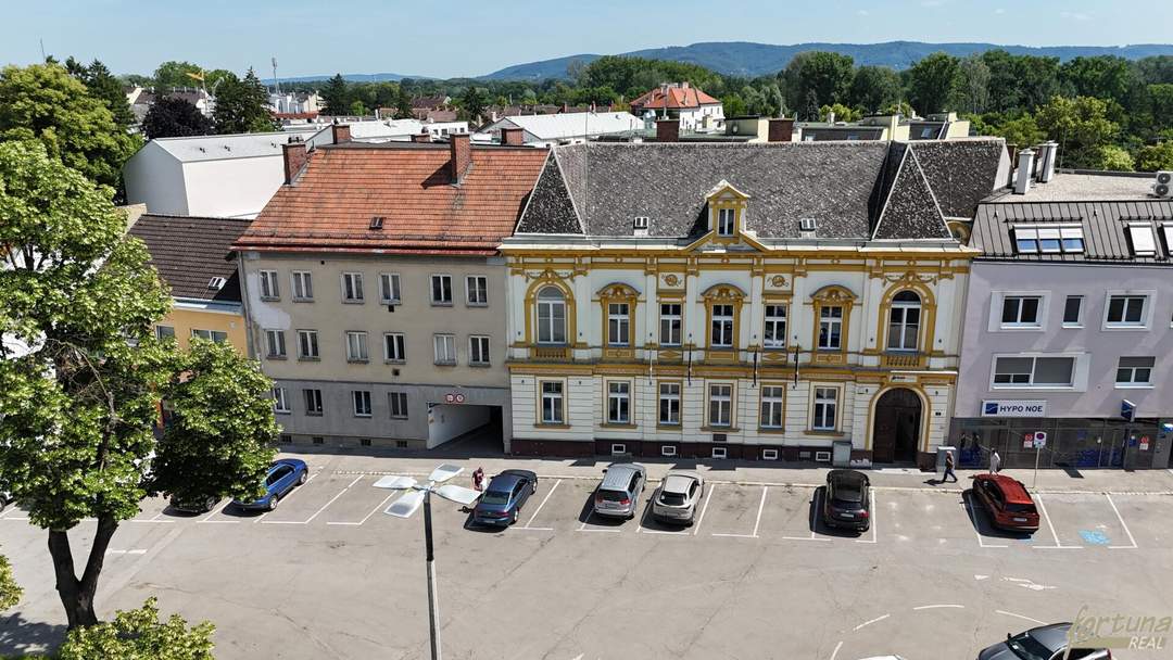 Büro-Zinshaus am Rathausplatz - Umbau zu Wohnungen & DG-Ausbau & Bestandsfreiheit möglich