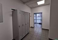 Büro mit großem Lager direkt bei der A22