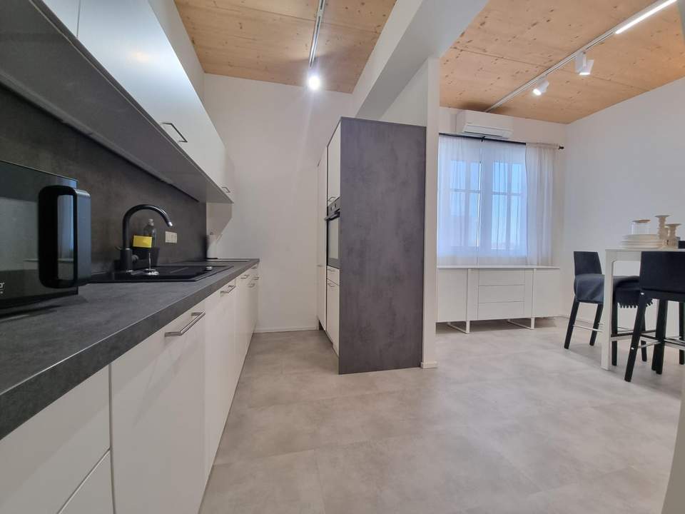 Moderne Büro-/Praxisfläche im Gewerbeobjekt!