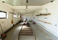 Sonnig wohnen, naturverbunden leben: Traumgarten, Schwimmteich, PV-Anlage