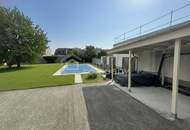 Wohnkomfort! Modernisiertes Einfamilienhaus auf Doppelgrundstück in Lassee, Garten, Carport &amp; Salzwasserpool!