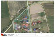 *ORTSRANDLAGE:* Wohnhaus mit sehr schönem, ebenen Garten und großzügigem Grundstück.