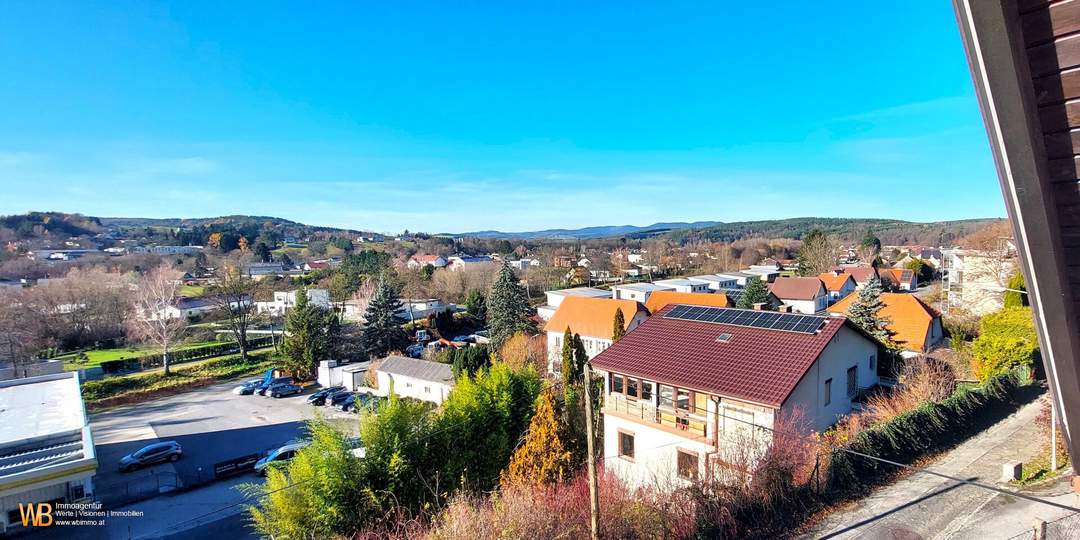 2 große Häuser nebeneinander, Fernblick, angrenzender Wald 7ha optional