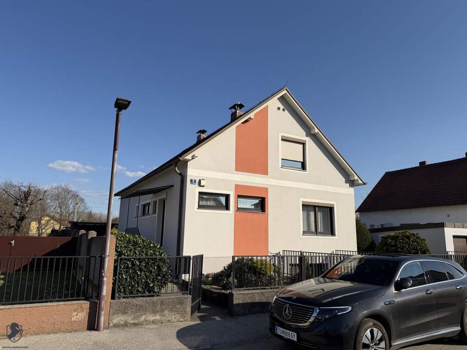 Einfamilienhaus mit ausgebautem Dachgeschoss, Vollkeller und schönem Grundstück