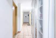 Attraktive Gewerbeimmobilie mit Wohnungseinheiten, Mitarbeiterzimmern und vielseitigen Nutzungsmöglichkeiten
