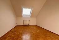 Helle 4-Zimmer-Dachgeschosswohnung mit Terrasse &amp; TG-Platz
