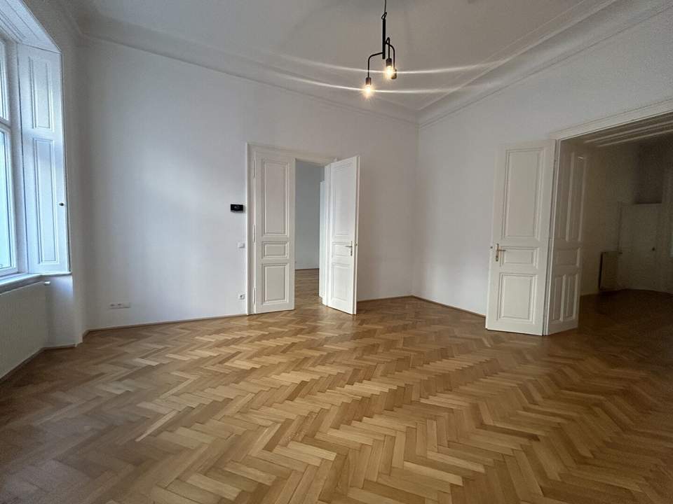 UNBEFRISTET! Sehr schöne 2,5-Zimmer Altbauwohnung mit Loggia Nähe Stadtpark, 1030!