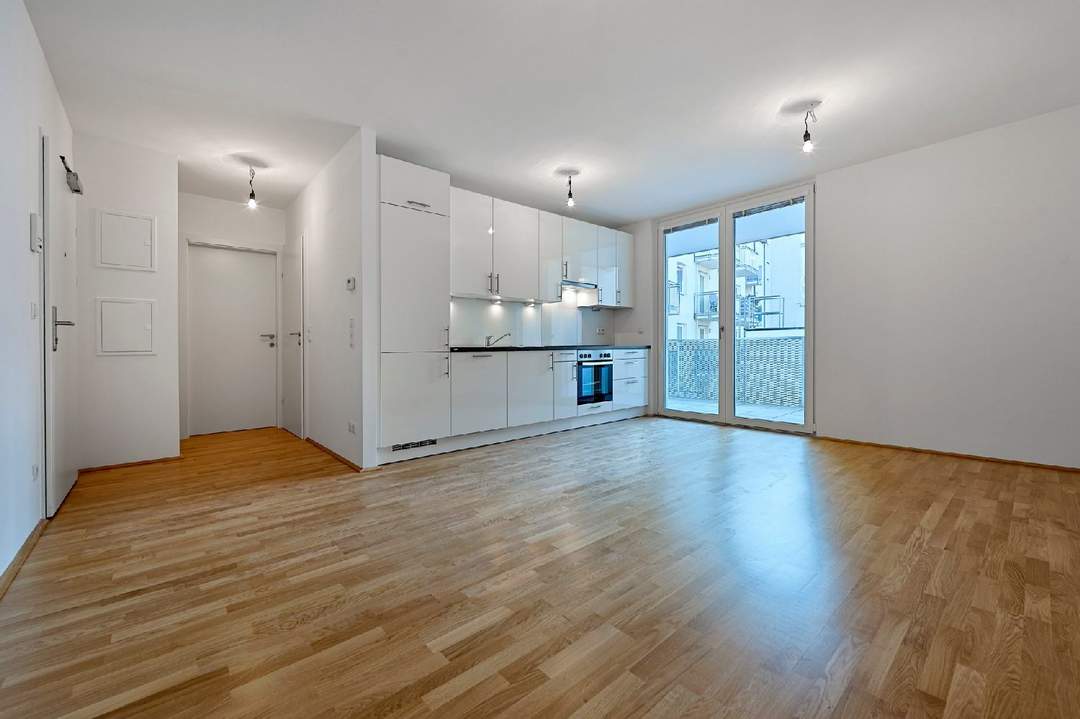 Helle 2 Zimmerwohnung mit Einbauküche, Parkett & Balkon – südseitig ausgerichtet