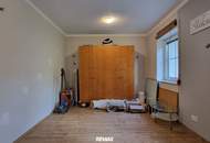 Wohntraum in Eggendorf: Familienhaus mit Pool, Weinkeller & Ausbaupotenzial