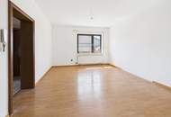 Sehr großer Bungalow mit 2 Terrassen, Keller, Dachausbaureserve, Garage mit 2 Stellplätzen