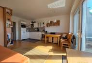 SENSATIONSPREIS! LICHTDURCHFLUTETE DACHGESCHOSSWOHNUNG MIT TERRASSE, TIEFGARAGENPLATZ &amp; PERFEKTEM GRUNDRISS – NUR 400 METER BIS WIEN!