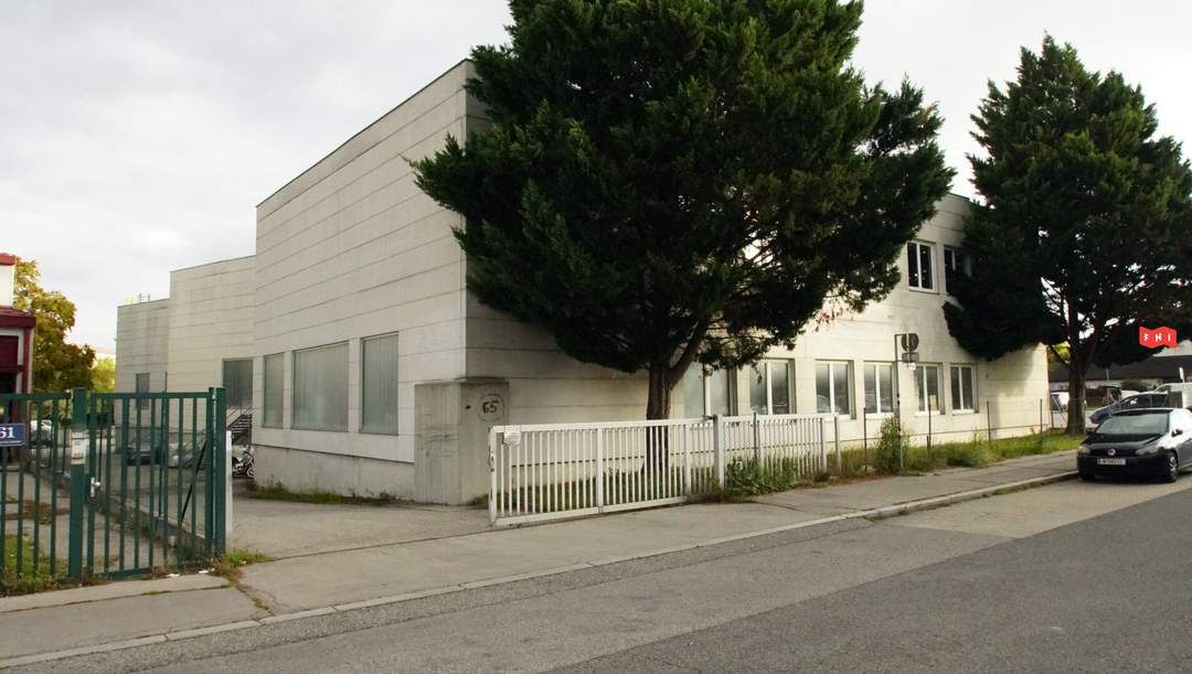 Logistikfläche***2 Hallen***30 Stellplätze***Ausbaupotential***