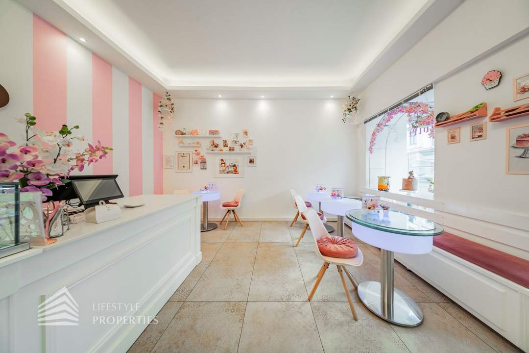 Voll ausgestattetes Café-Konditorei-Lokal – französischer Charme &amp; betriebsbereit in lebendiger Lage