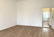Großzügige sanierte 2-Zimmer-Altbauwohnung mit Potenzial und Ruhelage