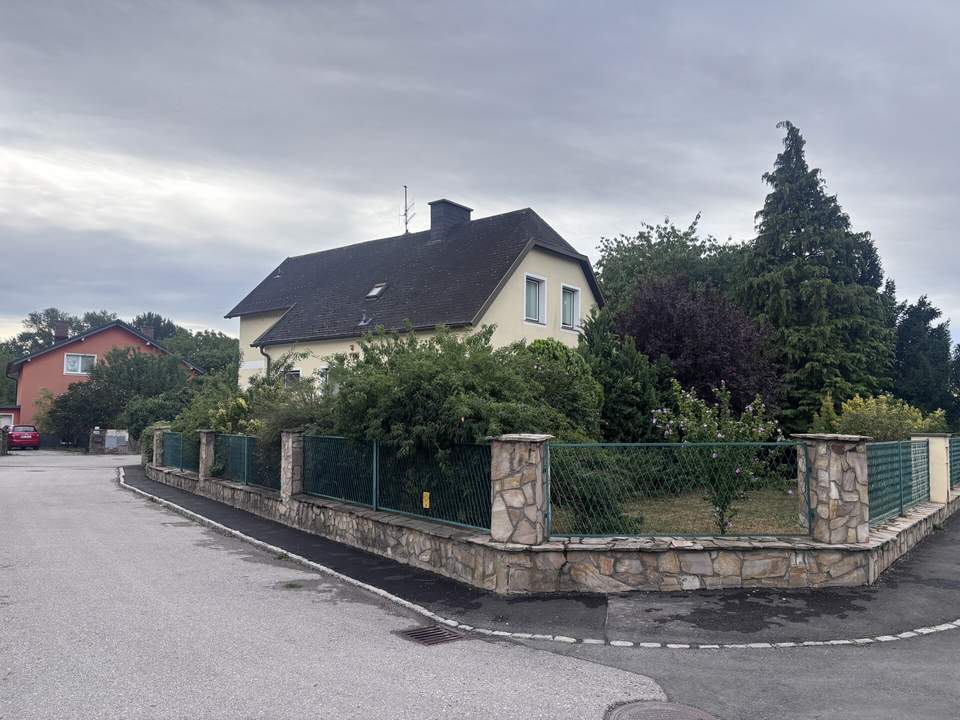 Charmantes Einfamilienhaus mit großem Grundstück und viel Potenzial