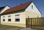 Charmantes Landhaus mit Nebengebäuden und großen Garten