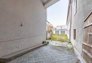 Stadthaus direkt am Hollabrunner Hauptplatz mit 2 Garagen - ideal zum Wohnen &amp; für gewerbliche Nutzungen!