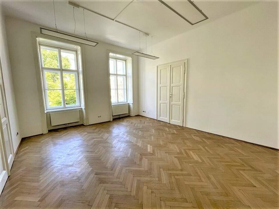 STAATSOPER-BLICK, Opernring, klimatisierte 5 Zimmer, Stehbalkon, Komplettküche, Badezimmer, teilweise Flügeltüren, Parketten