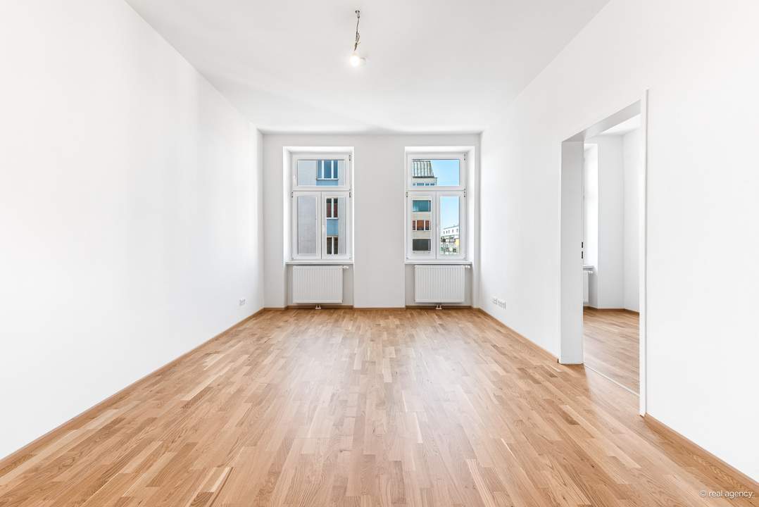 Klassischer, wunderschön sanierter Altbau mit hellem Entrée & separater Küche